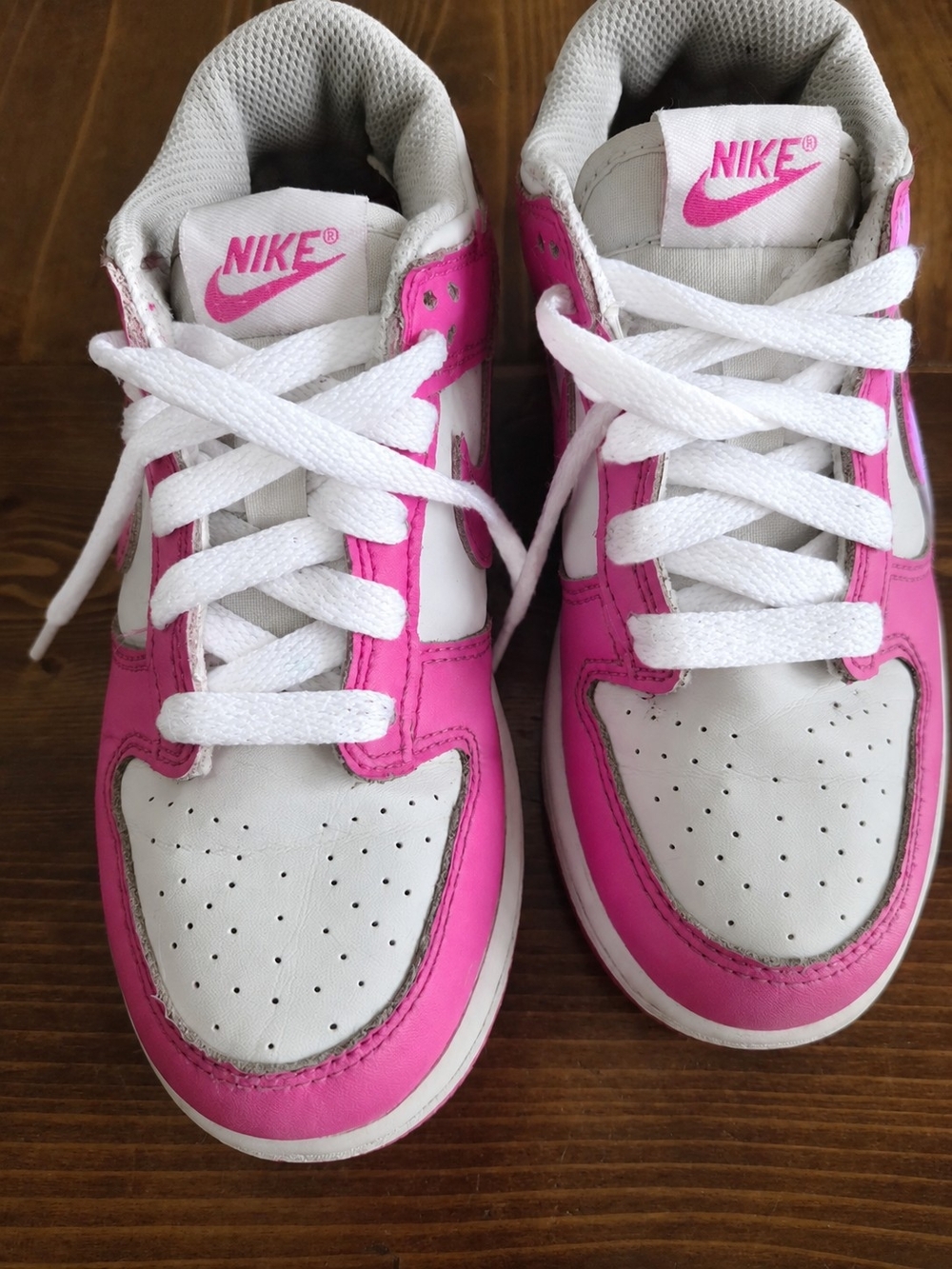 Nike Kids White and Pink Low-Top Sneakers